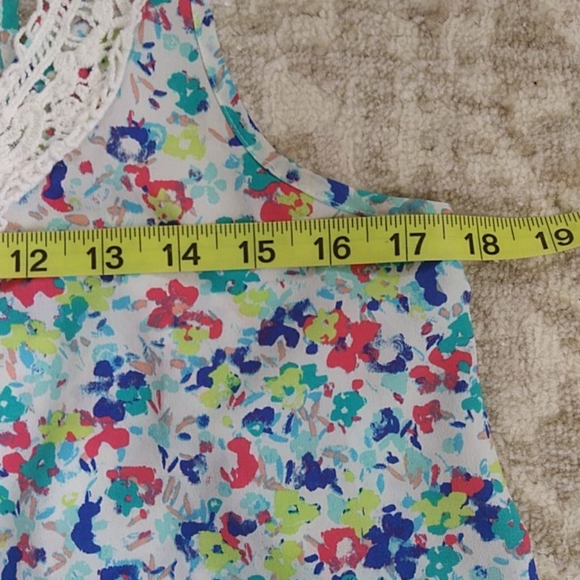 Arizona Jeans Co. Floral Crochet Tank Top - Picture 14 of 15